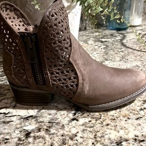 Nice Leather cut out bootie boots . High quality